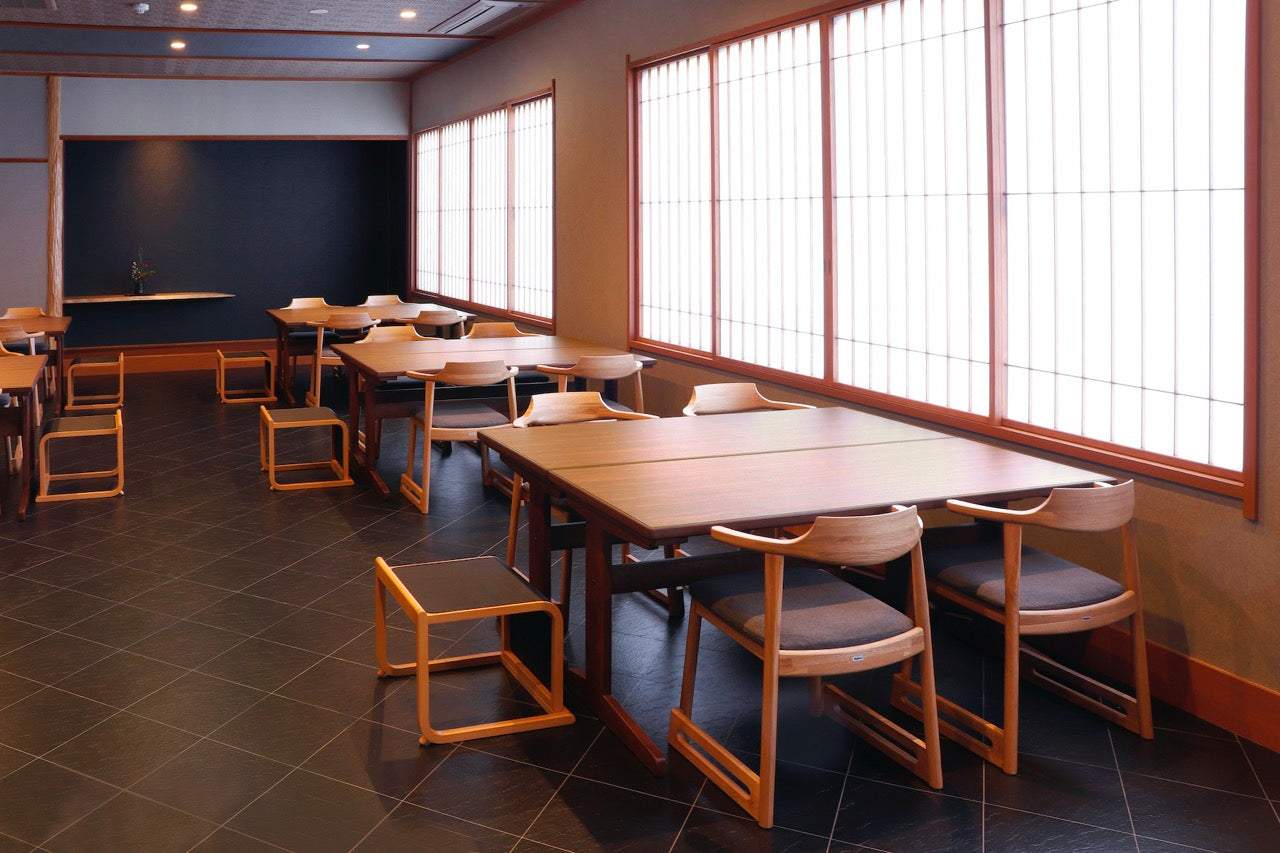 和室椅子テーブル_旅館家具_アームチェア, ダイニングチェア, チェア_くつろぎ-チェア3-walnut-H_八木研_ヤギケン_yagiken