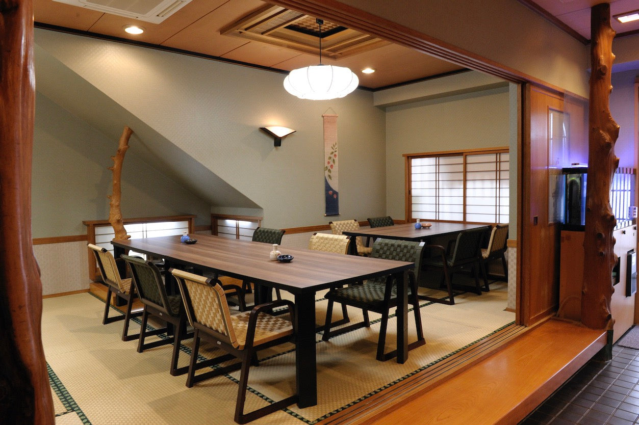 和室椅子テーブル_旅館家具_アームチェア, ダイニングチェア, チェア_飛鳥チェア3-350-ブラック_八木研_ヤギケン_yagiken