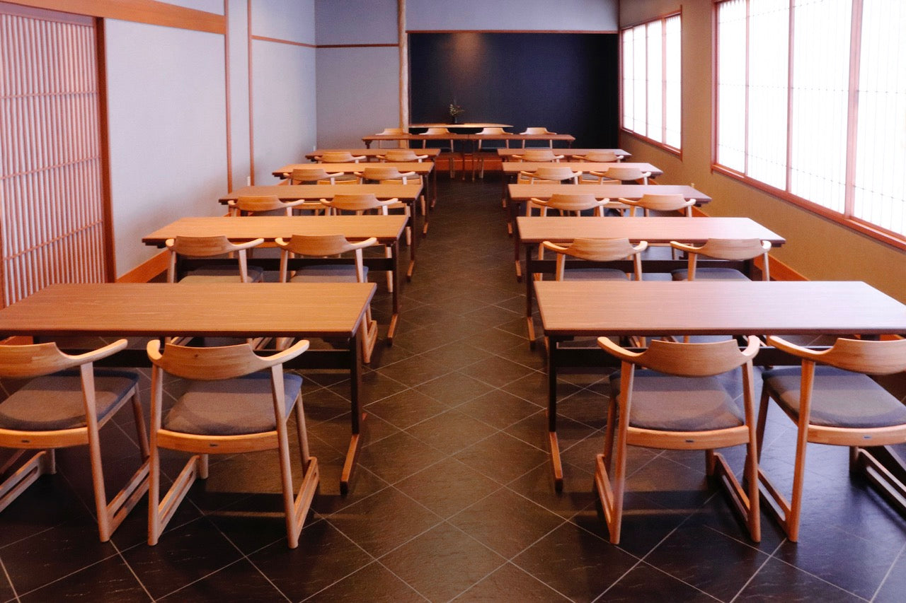 和室椅子テーブル_旅館家具_アームチェア, ダイニングチェア, チェア_くつろぎ-チェア3-walnut-H_八木研_ヤギケン_yagiken