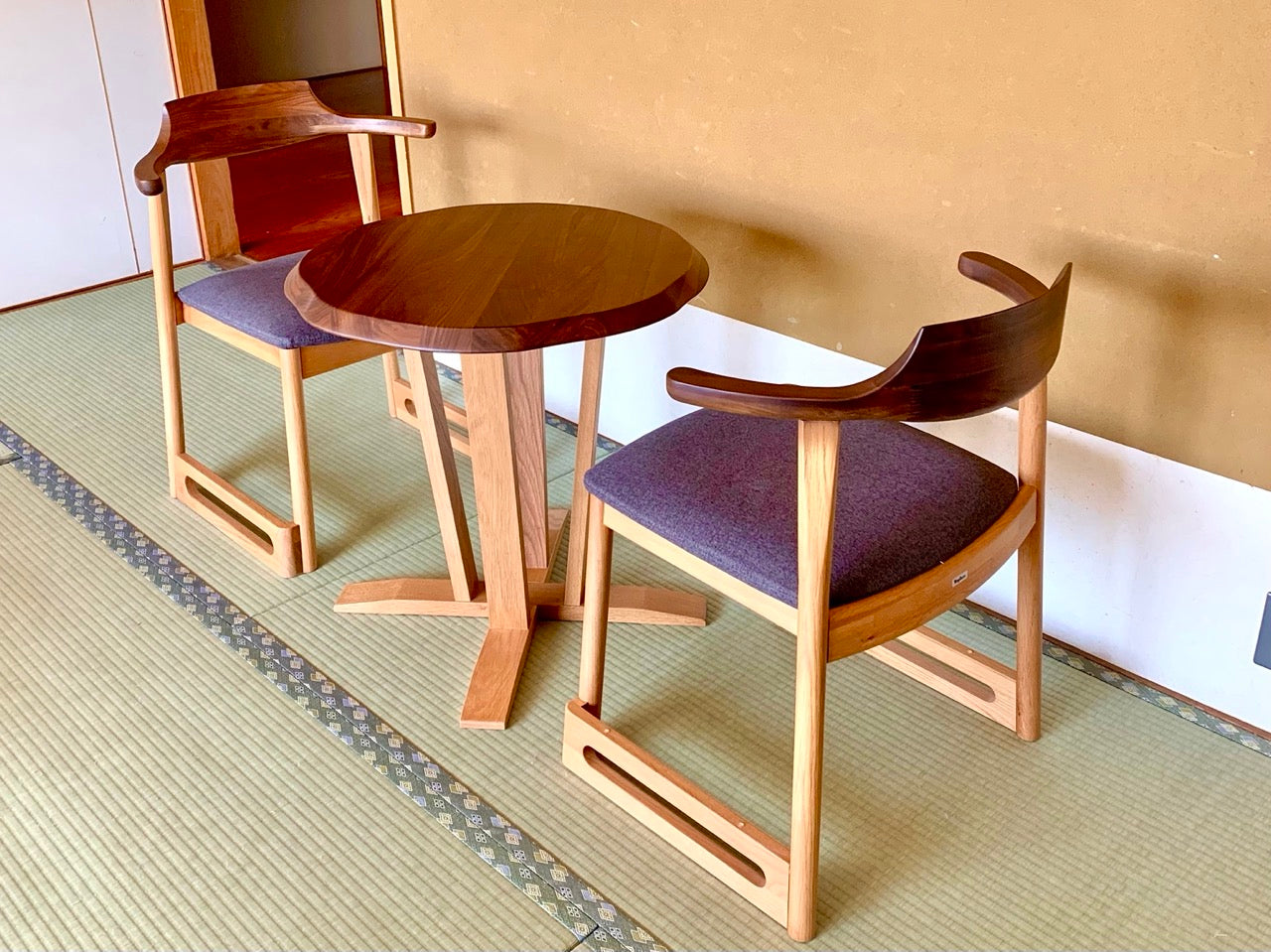 和室椅子テーブル_旅館家具_2人用テーブル, テーブル, ラウンドテーブル_くつろぎ-ラウンドテーブル60-H_八木研_ヤギケン_yagiken