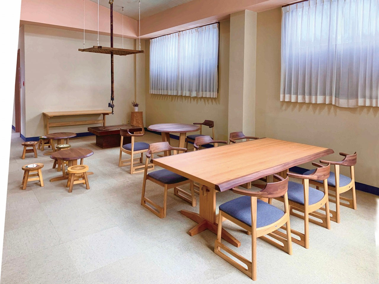 和室椅子テーブル_旅館家具_アームチェア, ダイニングチェア, チェア_くつろぎ-チェア3-walnut-L_八木研_ヤギケン_yagiken