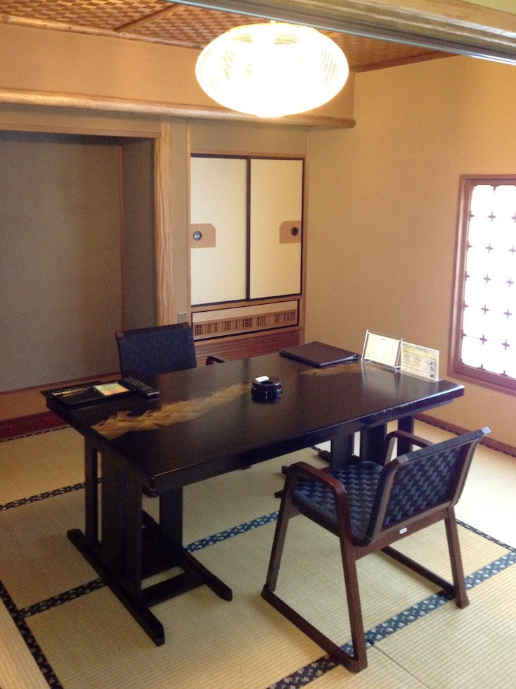 和室椅子テーブル_旅館家具_スツール_飛鳥スツール3-400-ブラック_八木研_ヤギケン_yagiken