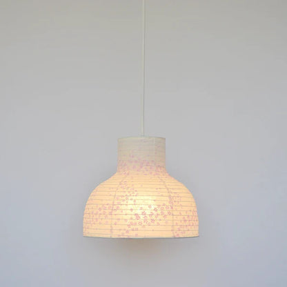 和紙ペンダントライト-和紙照明ペンダント-日本の和紙ランプ-和風ペンダントライト-手作り和紙照明-薄紙ペンダントライト-モダン和紙照明-和紙照明デザイン-伝統的な和紙照明-小さな空間-多灯吊り-1灯ペンダントライト カップ 花舞ピンク SPN1-1118 電球別売