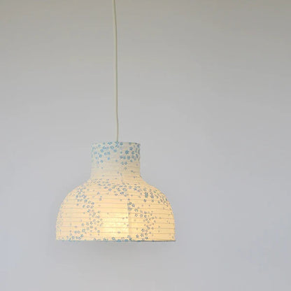 和紙ペンダントライト-和紙照明ペンダント-日本の和紙ランプ-和風ペンダントライト-手作り和紙照明-薄紙ペンダントライト-モダン和紙照明-和紙照明デザイン-伝統的な和紙照明-小さな空間-多灯吊り-1灯ペンダントライト カップ 花舞藍 SPN1-1118 電球別売
