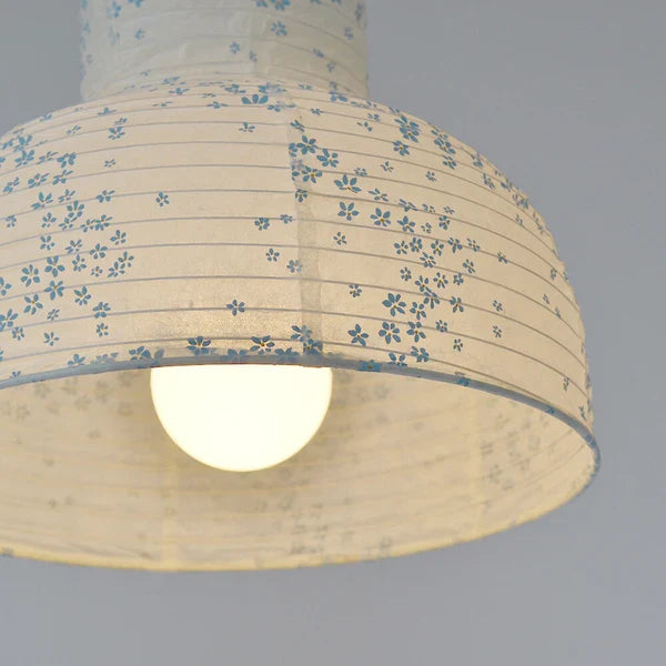 和紙ペンダントライト-和紙照明ペンダント-日本の和紙ランプ-和風ペンダントライト-手作り和紙照明-薄紙ペンダントライト-モダン和紙照明-和紙照明デザイン-伝統的な和紙照明-小さな空間-多灯吊り-1灯ペンダントライト カップ 花舞藍 SPN1-1118 電球別売