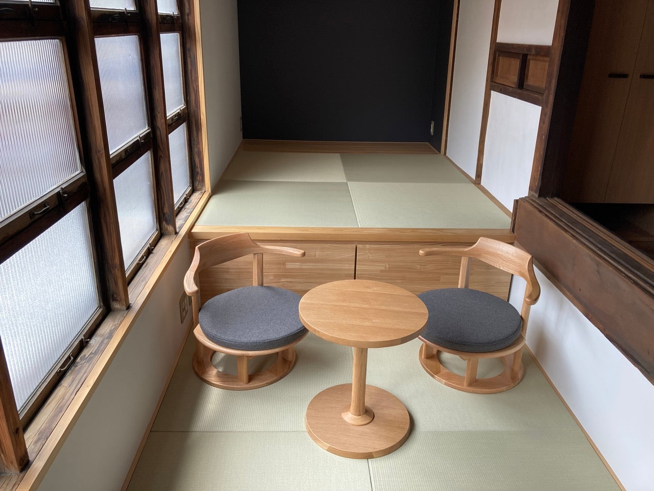 和室椅子テーブル_旅館家具_ダイニングチェア, チェア, ローチェア_まどか-和室低座椅子-φ450-DB色_八木研_ヤギケン_yagiken