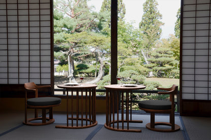 和室椅子テーブル_旅館家具_1人用テーブル, サイドテーブル, ソファテーブル, ソファベッド, テーブル, テーブル幅60cm, テーブル高さ50cm, ナイトテーブル, ホテルテーブル, ラウンジテーブル, ラウンドテーブル, ローテーブル, 丸テーブル, 低いテーブル, 和室テーブル, 宴会場, 広縁, 旅館テーブル_まどか-花弁テーブルH-DB色_八木研_ヤギケン_yagiken