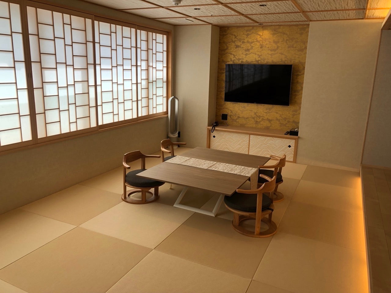 和室椅子テーブル_旅館家具_ダイニングチェア, チェア, ローチェア_まどか-和室低座椅子-φ450-NT色_八木研_ヤギケン_yagiken